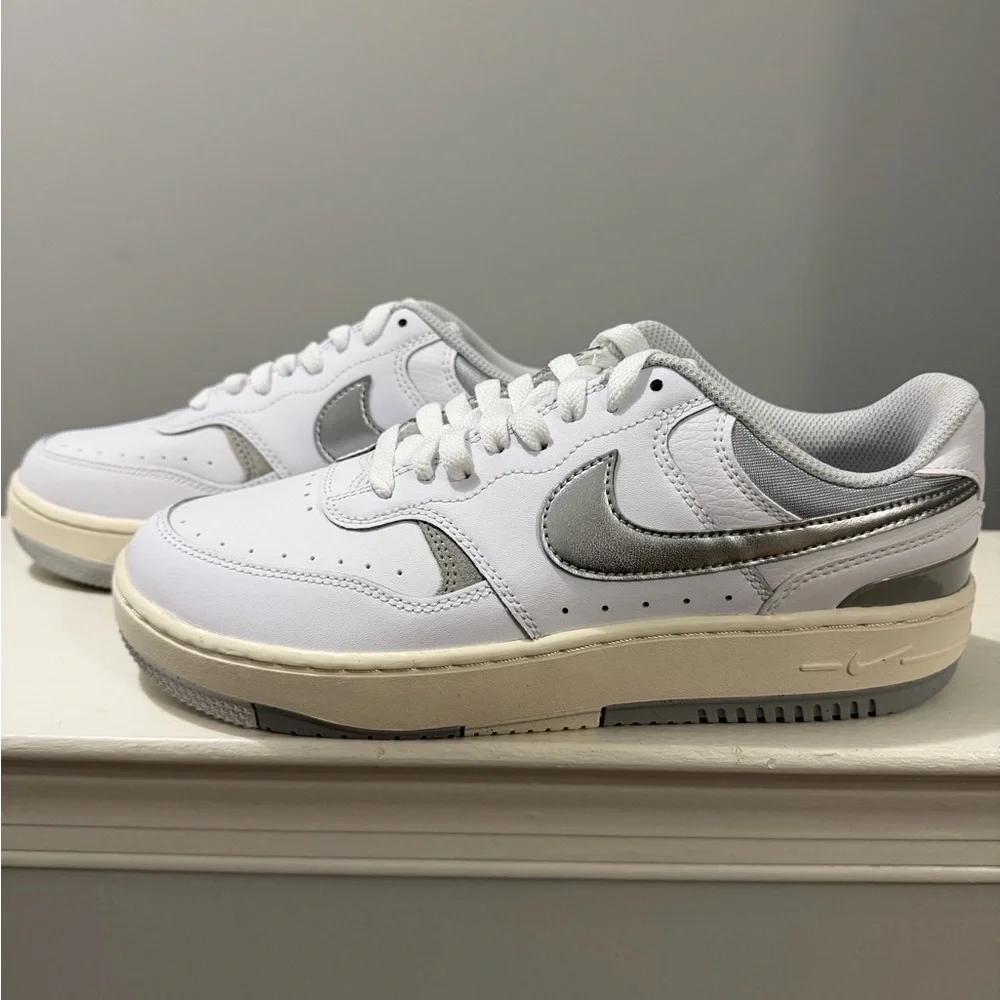 NIKE Gamma Force Sneakers - Women’s White Platform Shoes - Size 8.5 & 9